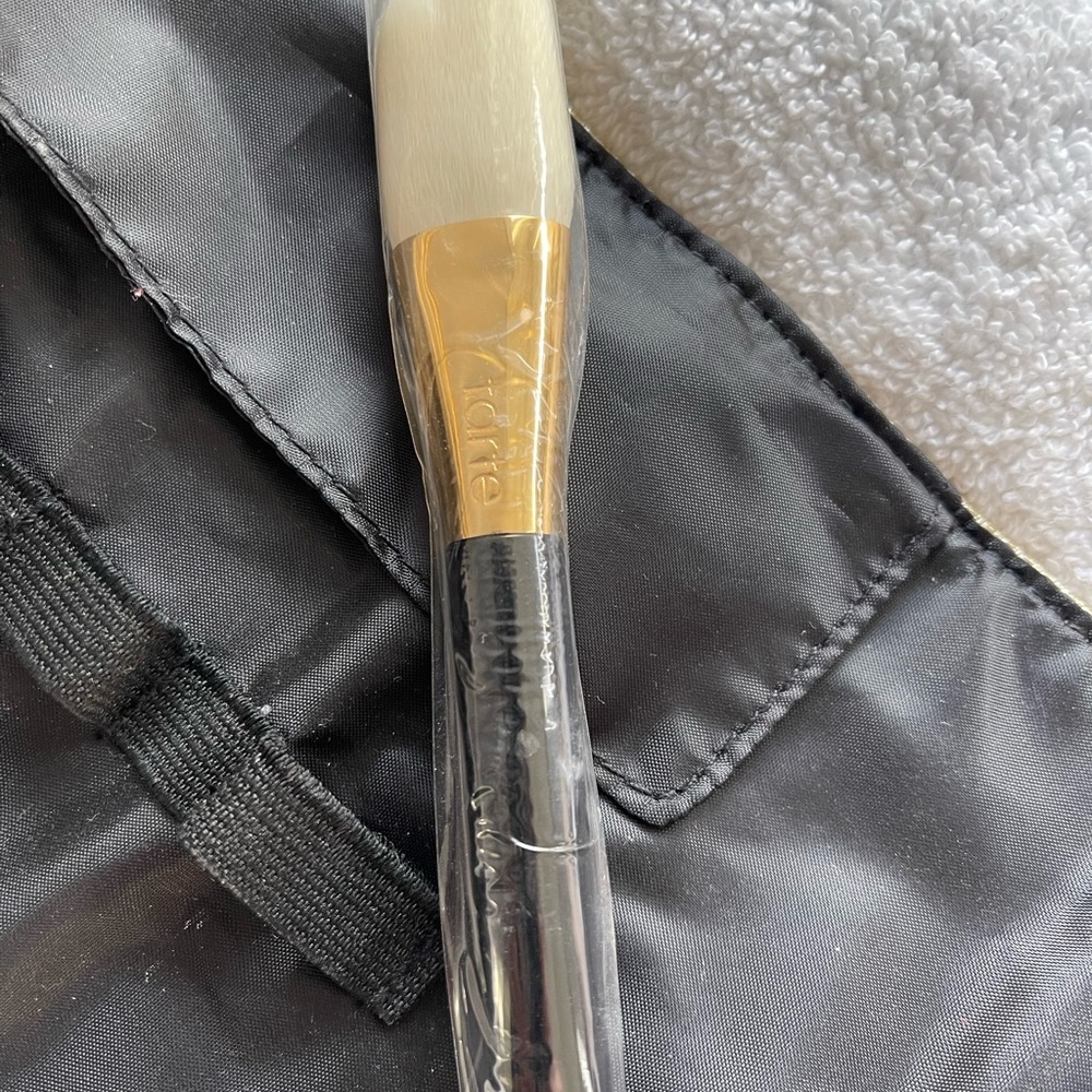Tarte Cosmetic Bag and Brush - Brand New - Picture 4 of 4